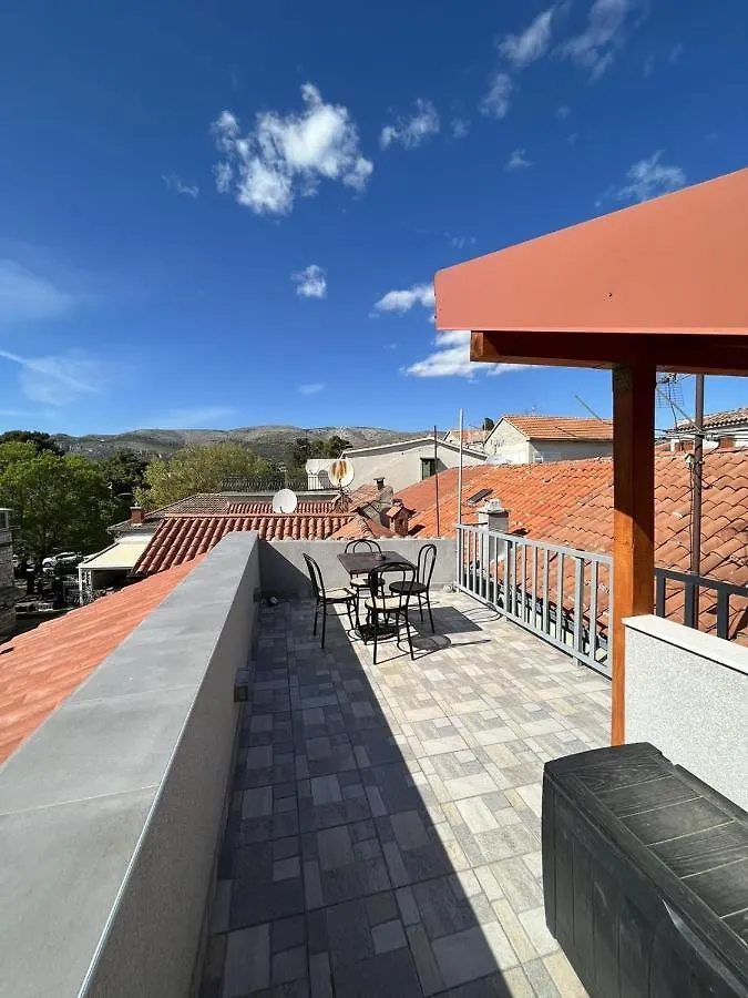 E & E Studio Deluxe Hotel Trogir Guest house