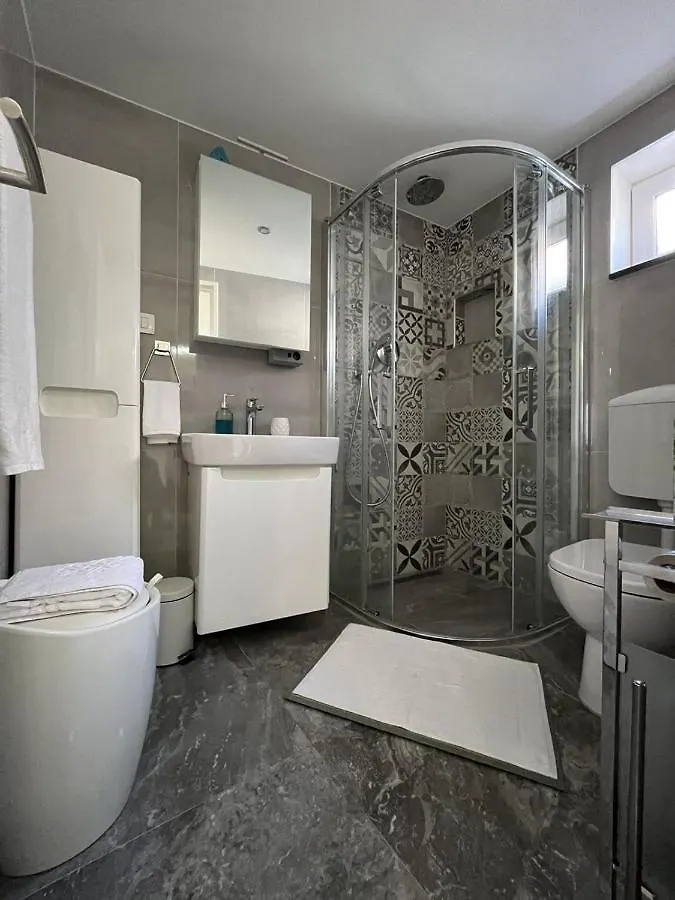 E & E Studio Deluxe Hotel Trogir 0*,