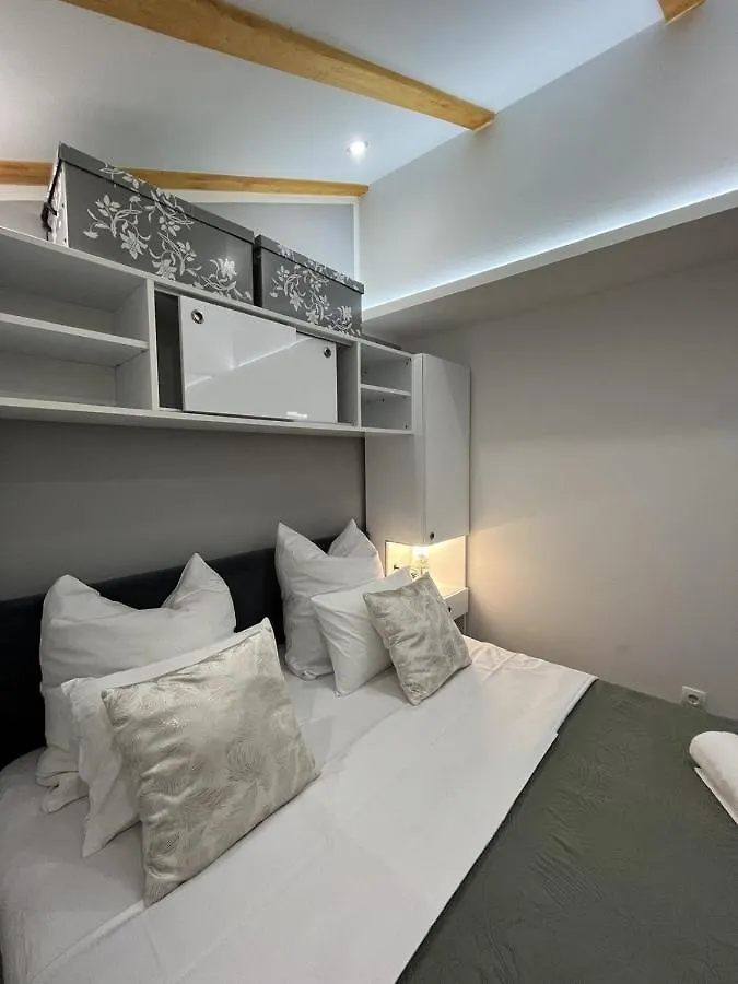 E & E Studio Deluxe Hotel Trogir 0*,  Croatia